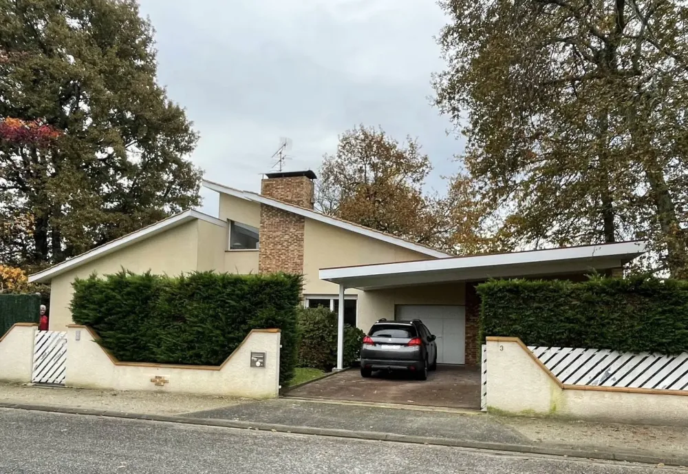 Extension d’un garage à Saint Médard en Jalles, une parfaite intégration avec le caractère de la maison existante