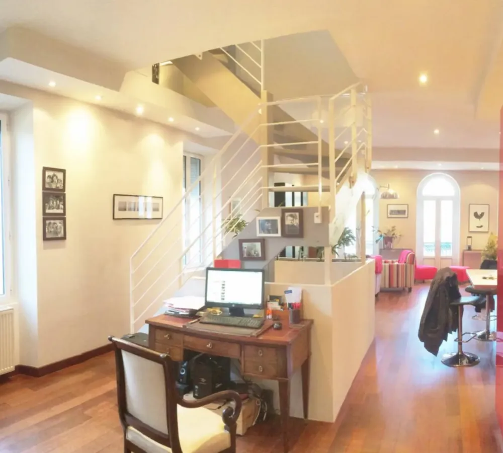 Transformation d’un duplex au-dessus d’un salon de coiffure à Saint-Médard-en-Jalles
